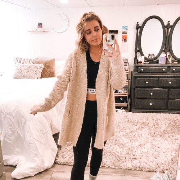 Adorable Cozy Cardigan!! - Picture 9 of 10